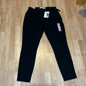 NWT-SIGNATURE LEVI STRAUSS Black Totally-Shaping Pull-On Skinny Size:14M W32 L30